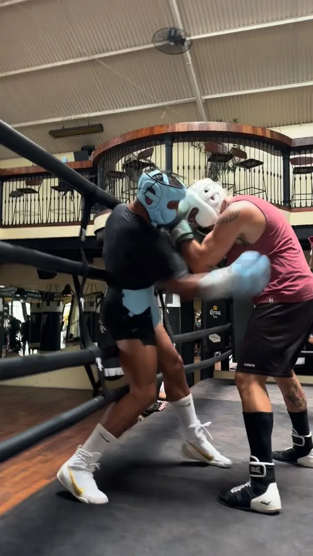 Boxers working under pressure in the ring
